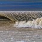 Welle aus eisigem Matsch Welle aus eisigem Matsch