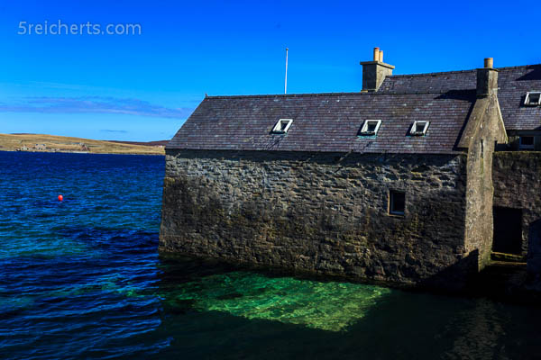 Alter Hafen Lerwick, seht Ihr die Farbe des Meers in der Sonne? Alter Hafen Lerwick, seht Ihr die Farbe des Meers in der Sonne?