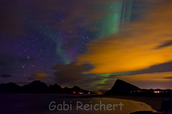 Nordlicht und Wolken, Lofoten, Norwegen
