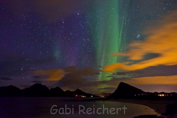 Nordlicht und Wolken, Lofoten, Norwegen