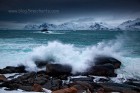 Wintersturm und Wellen auf dem Lofoten