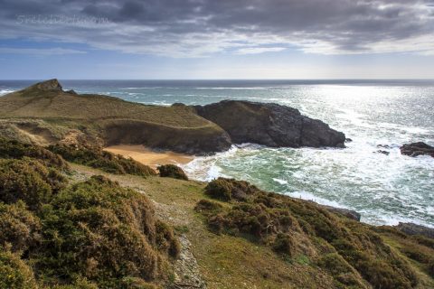 Wanderung über den Klippen des Strandes Baluden, Belle Ile