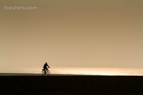 Radfahrer im Licht, Graveline, Frankreich