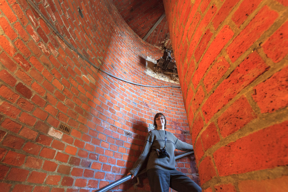 Amy im Treppenhaus des neuen Leuchtturms am Kap Arkona