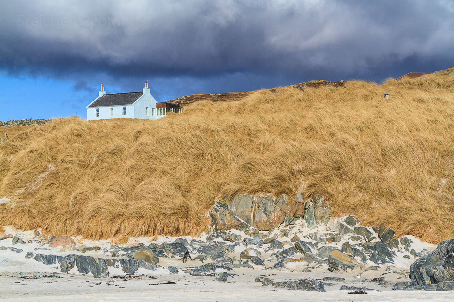 Das blaue Haus am Strand von Meal, Burra, Shetland