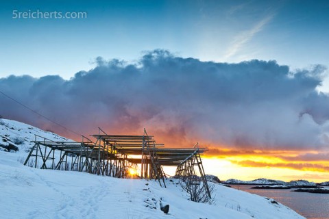 Schneewolke und Sonnenaufgang