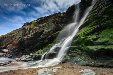 Wasserfall ins Meer