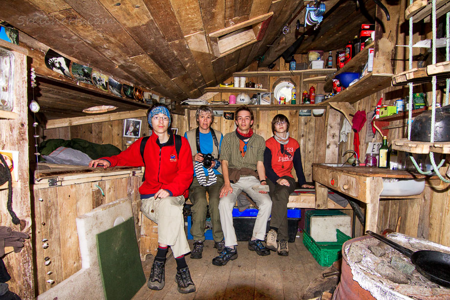 Die Reicherts in der Hobbit Hütte von Kvalvika, Lofoten