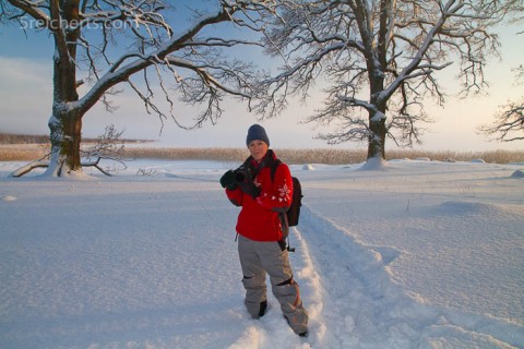 Kleidung für den nordischen Winter -Skihose und Winterjacke, Gabi im hohen Schnee