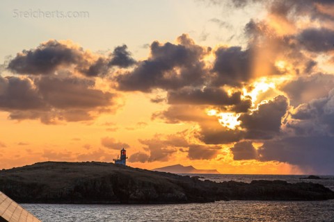 Blick zum Leuchtturm von Hamnavoe aus