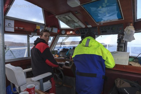 Am Steuer der Dunter III, einem Forschungs- und Ausflugsboot.