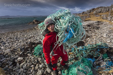 Auf der Isle of Lewis leisteten wir gemeinnützige Arbeit und räumten einen Strand auf.