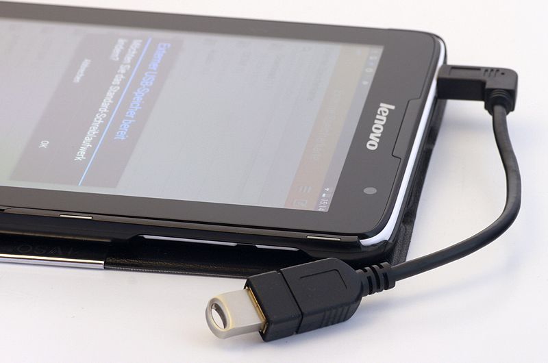 Eine Alternative zum OTG-USB-Stick ist ein normaler USB-Stick mit OTG-Adapter.