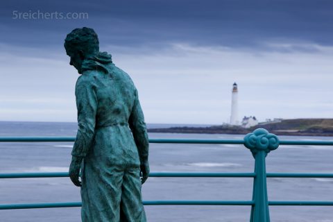 Skulptur an der Promenade, Leuchtturm in Scurdieness, Schottland, United Kingdom