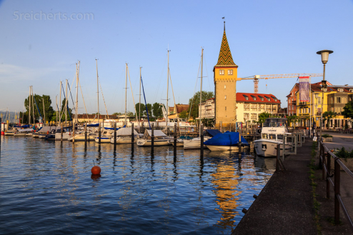 Der alte Leuchtturm im Hafen von Lindau