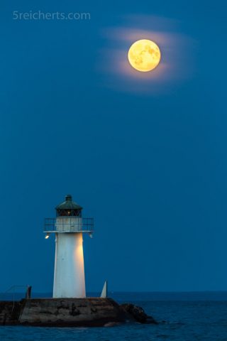 Leuchtturm Hjo und Supermond