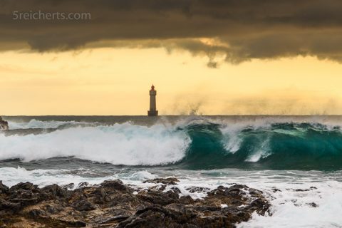 Blick zum Leuchtturm Jument bei schlechtem Wetter