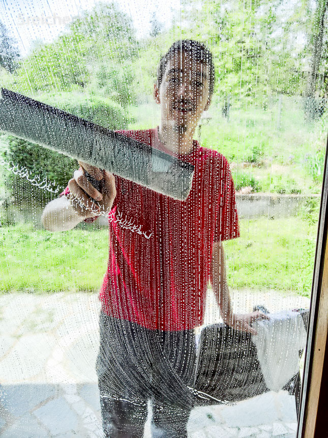 Noah putzt Fenster, Schnappschuss