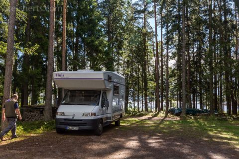 Das Womo im Wald