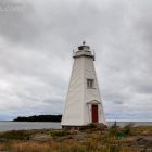 Stavik Leuchtturm im tristen Regenwetter