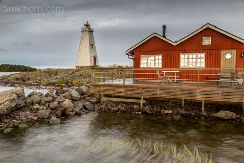 Der Leuchtturm und im Vordergrund die Wohnung, die man mieten kann