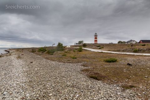 Naer Leuchtturm und karge Landschaft