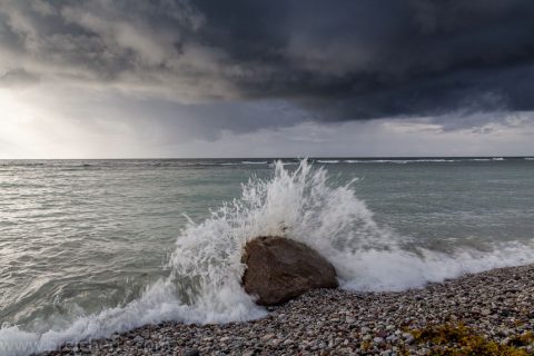 Wellen und Felsen