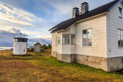 Leuchttürmchen Hallsvik mit Regenbogen