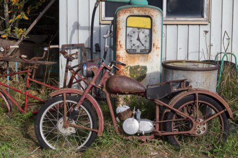 Motorrad und Zapfstelle