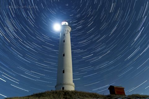 Lyngvig Fyr bei Nacht
