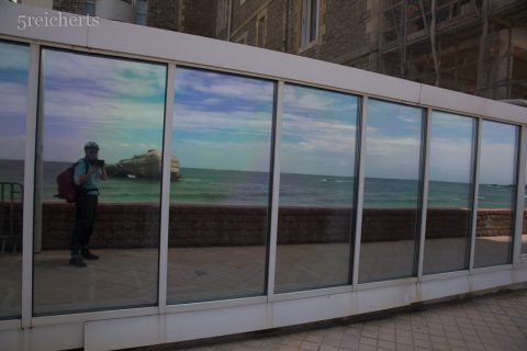 Spiegelung in einem Hotel in Biarritz