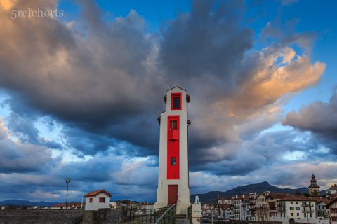 da kommen Regenwolken, St Jean de Luz