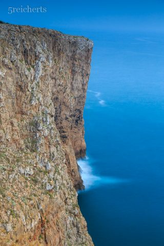 Steile, hohe Klippen am Cabo de Sao Vicente