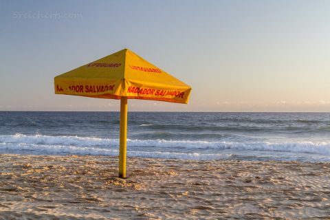 Ein einsames Sonnenschirmchen