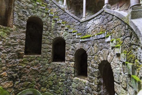 Brunnen der Initiation, Sintra, Portugal - Quinta Regalia, Sintra Portugal