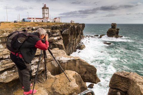 Gabi fotografiert den Leuchtturm Cavoeiro