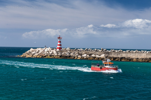 Hafenleuchtturm in Peniche, Portugal