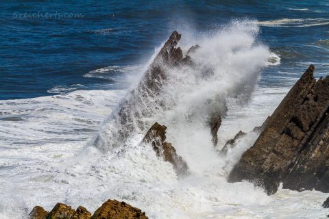 Das Meer trifft auf die Klippen, Portugal