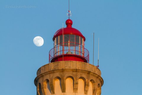 Der Mond hinter der Turmspitze, Portugal