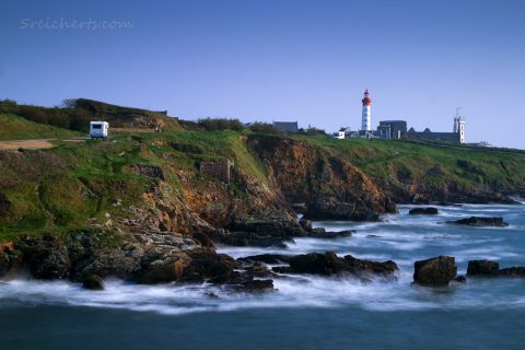 Der Leuchtturm St Mathieu auf den Klippen