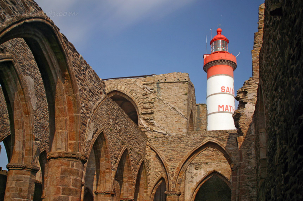 Leuchtturm St Mathieu und die Klosterruine, Bretagne, Frankreich