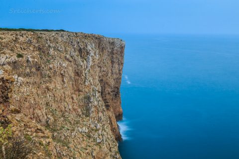 Die gewaltigen Klippen vom Leuchtturm aus gesehen