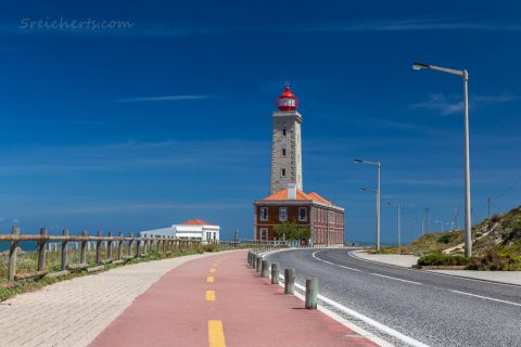 breiter Radweg zum Leuchtturm
