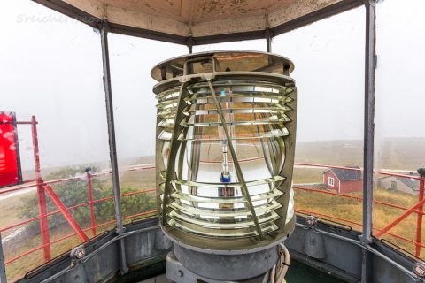 Die Lampe des När Leuchtturms im Regenwetter