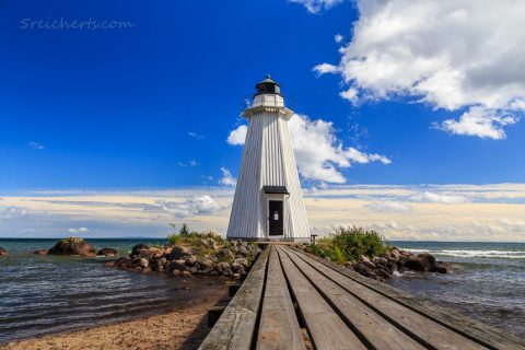 Holzsteg zum Leuchtturm Vanäs, Karlsborg, Vättern, Schweden