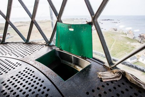 Zwei Fresnellinsen stehen übereinander, diese kleine Treppe führt in den zweiten Stock