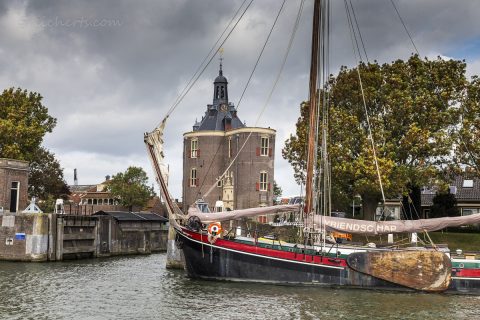 Drommedaris und Boot Enkhuizen