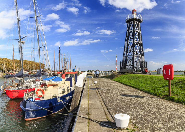 Leuchtturm im Hafen von Enkhuizen, Niederlande