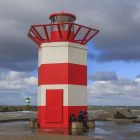 Der rote Hafenleuchtturm von Scheveningen
