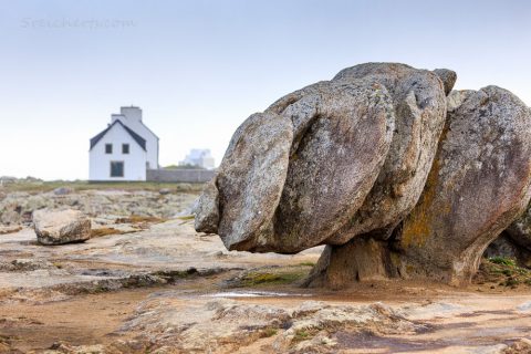 Felsen und Haus in Saint-Guenole